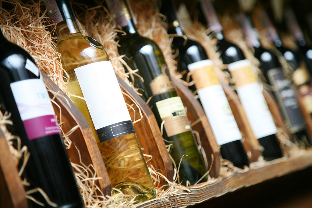 Capture Customers’ Attention With Our Elegant And Effective Wine Display Racks