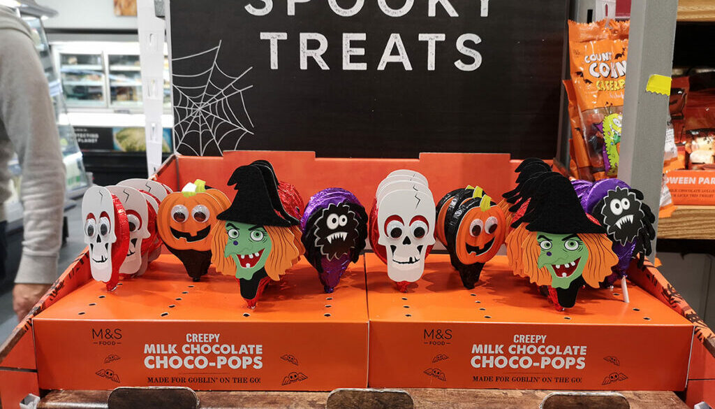 halloween-retail-displays