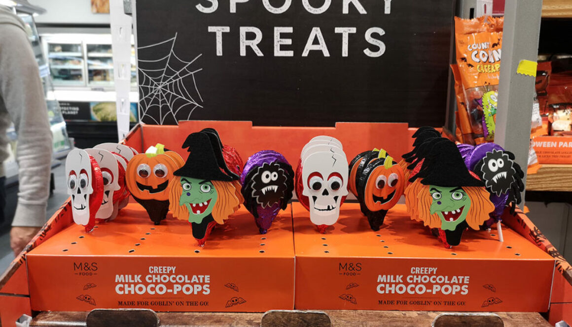 halloween-retail-displays